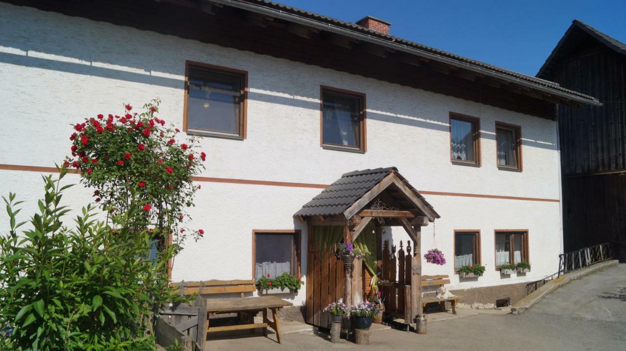Ferienwohnung Auf Einem Richtigen Bauernhof Finkenstein am Faaker See Esterno foto
